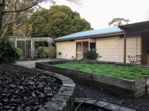 Romantic Getaway with Spa and Wifi - Pet Friendly, Eildon